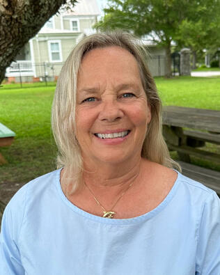 Headshot of Eileen Price