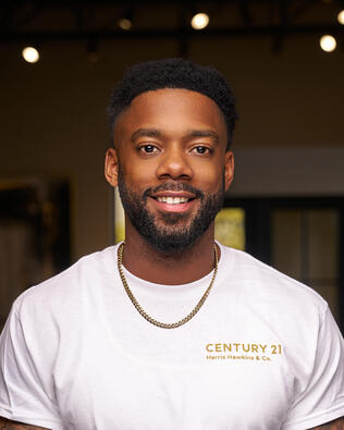 Headshot of Quincy Barnes