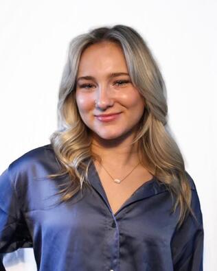 Headshot of Carlie Bush