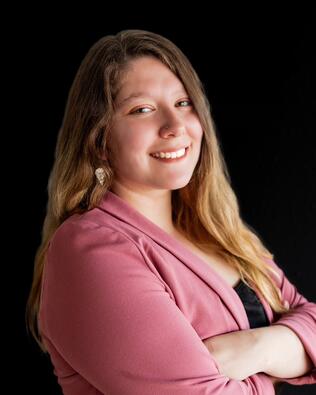 Headshot of Angel Newton