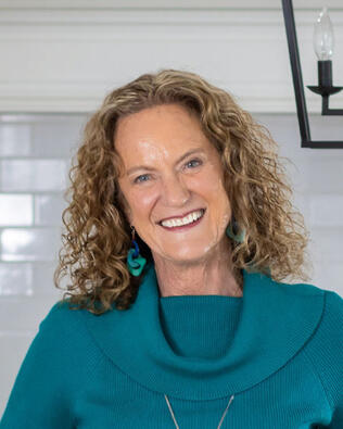 Headshot of Nancy Ruggles