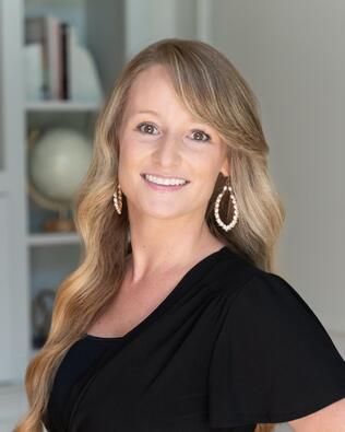 Headshot of Danielle Fielder