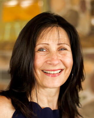 Headshot of Becky Gustafson