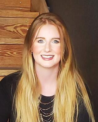 Headshot of Chelsea Groves