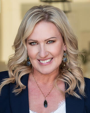 Headshot of Holly Williams-Meyer