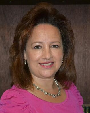 Headshot of Isela Briones