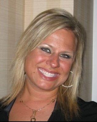 Headshot of April Zizzo