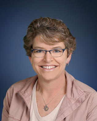 Headshot of Ruth Rogers
