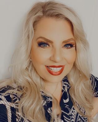 Headshot of Julie Tussey