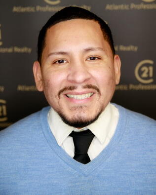 Headshot of Jose Uchillan