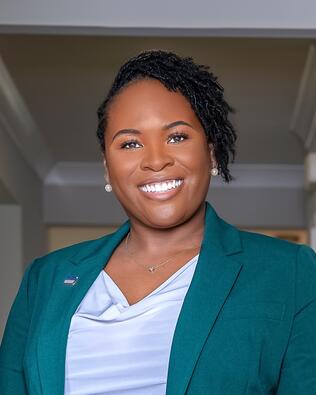 Headshot of Ebony Merisier