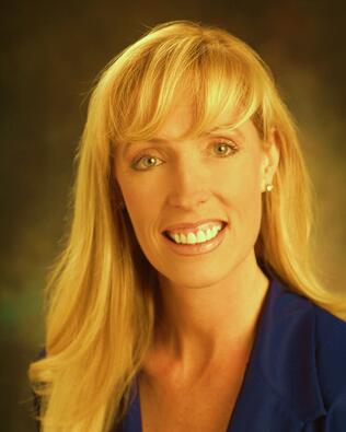 Headshot of Amber Raulston