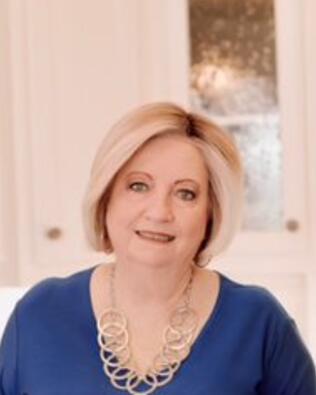 Headshot of Janelle Hudgins