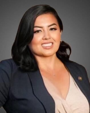Headshot of Mercedes De La Cruz