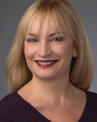 Headshot of Laura Cobbs