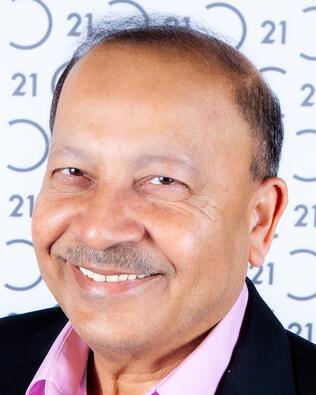 Headshot of Nitya Niranjan