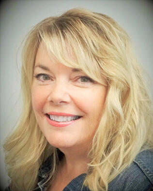 Headshot of Cindy Munro