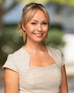 Headshot of Samantha Lenz