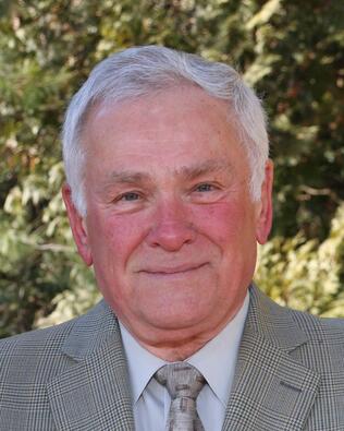 Headshot of Robert James