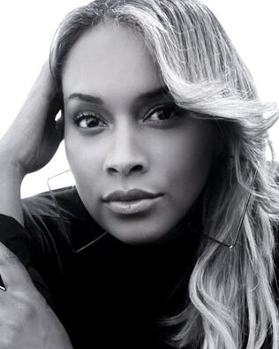 Headshot of Noelle Flores Smith
