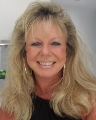 Headshot of LYNN HUBBARD