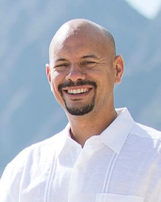 Headshot of Luis Beza-Cay