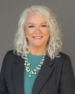 Headshot of Tracy Howell