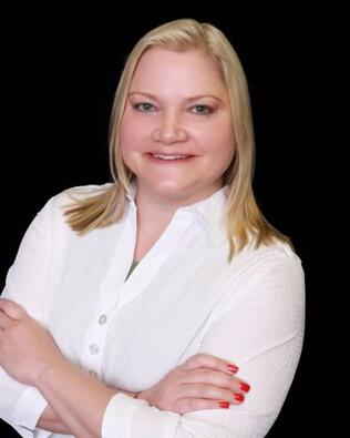 Headshot of Mandy Young