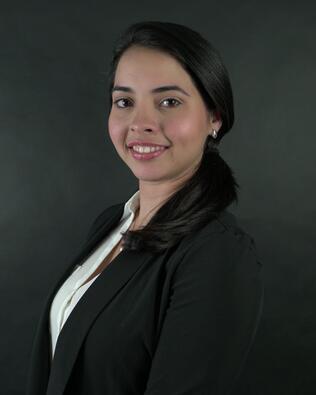Headshot of Claudia Garcia Curbelo