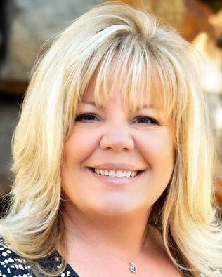 Headshot of Shelly McNamara