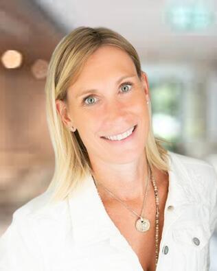 Headshot of Lisa Cozzi