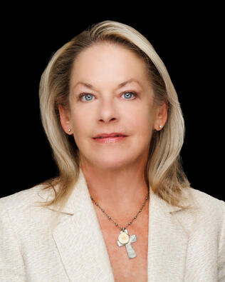 Headshot of Pamela Hall REALTOR®