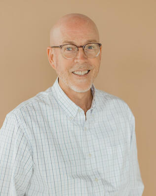 Headshot of Kyle Saunders