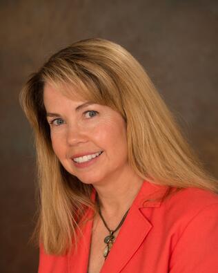 Headshot of Suzanne Williams
