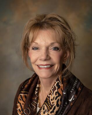 Headshot of Becky Gunter