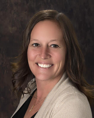 Headshot of Tia Warner
