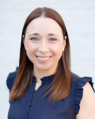 Headshot of Holly Braun