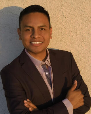 Headshot of Mario Aquino