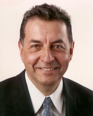 Headshot of Roberto Saez