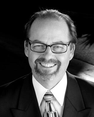 Headshot of Les Harris