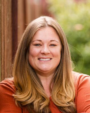 Headshot of Kate Kelly