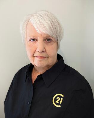 Headshot of Liz Keeton