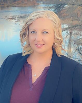 Headshot of Jennifer Henderson