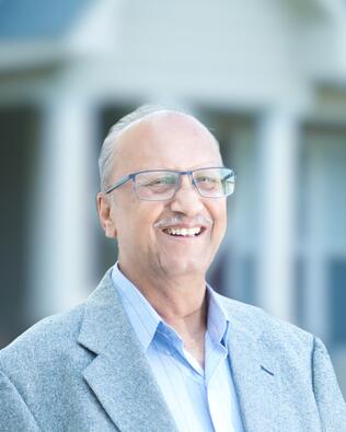 Headshot of Ravi Sharma