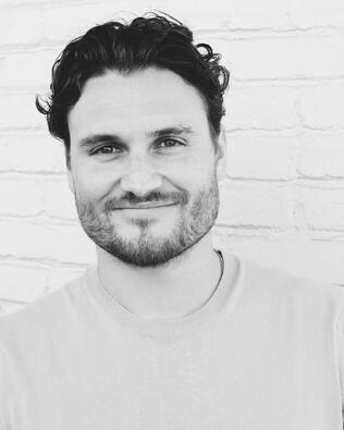 Headshot of Peter Schons