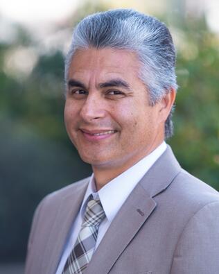 Headshot of Ramiro Hernandez