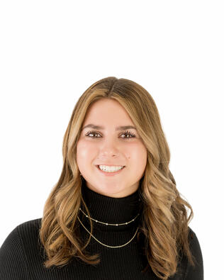 Headshot of Sienna Bellomo