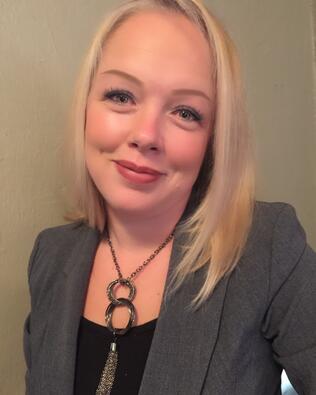Headshot of Rachelle Smith