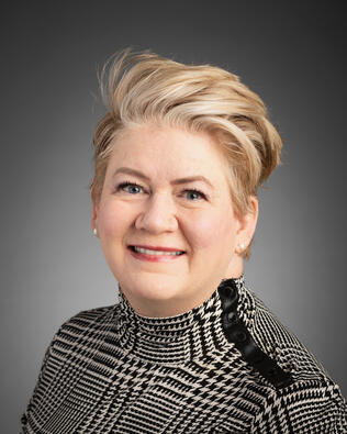 Headshot of Tammie Dearing