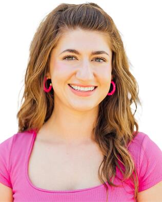 Headshot of Hannah Abts